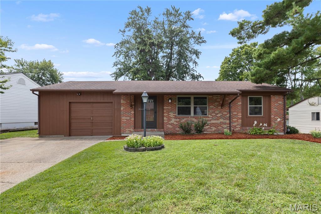 3239 Greenwich Lane, St Charles, MO  63301